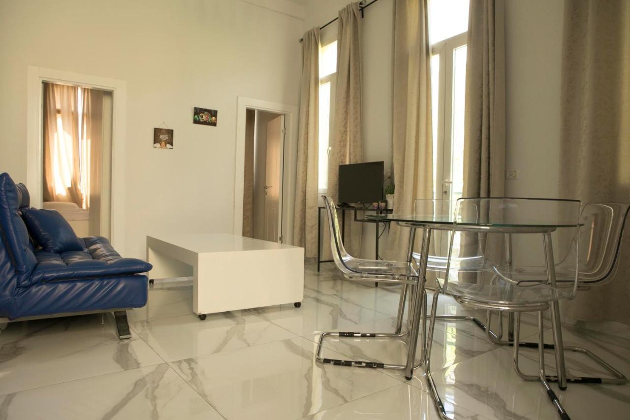 Bauhaus Stylish Apartments - By Bookiz Tel Aviv Exterior foto